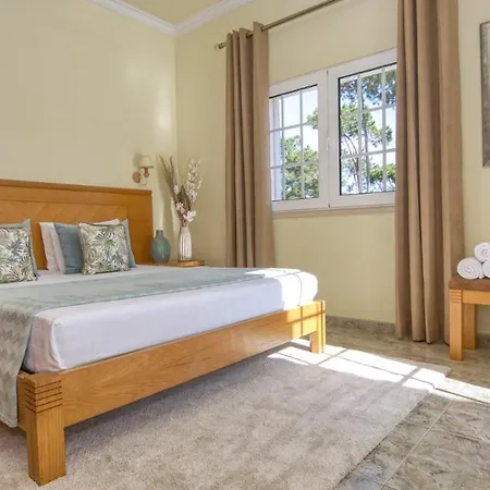 8-bed In Vilamoura-sleeps-playground-pool Вилла *