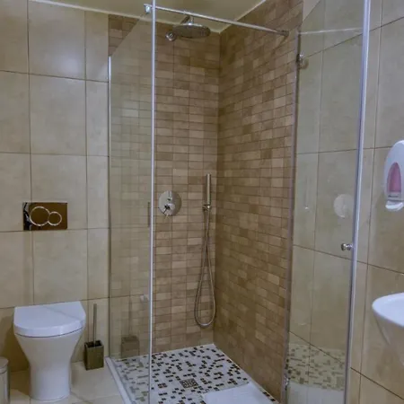 8-bed In Vilamoura-sleeps-playground-pool 别墅